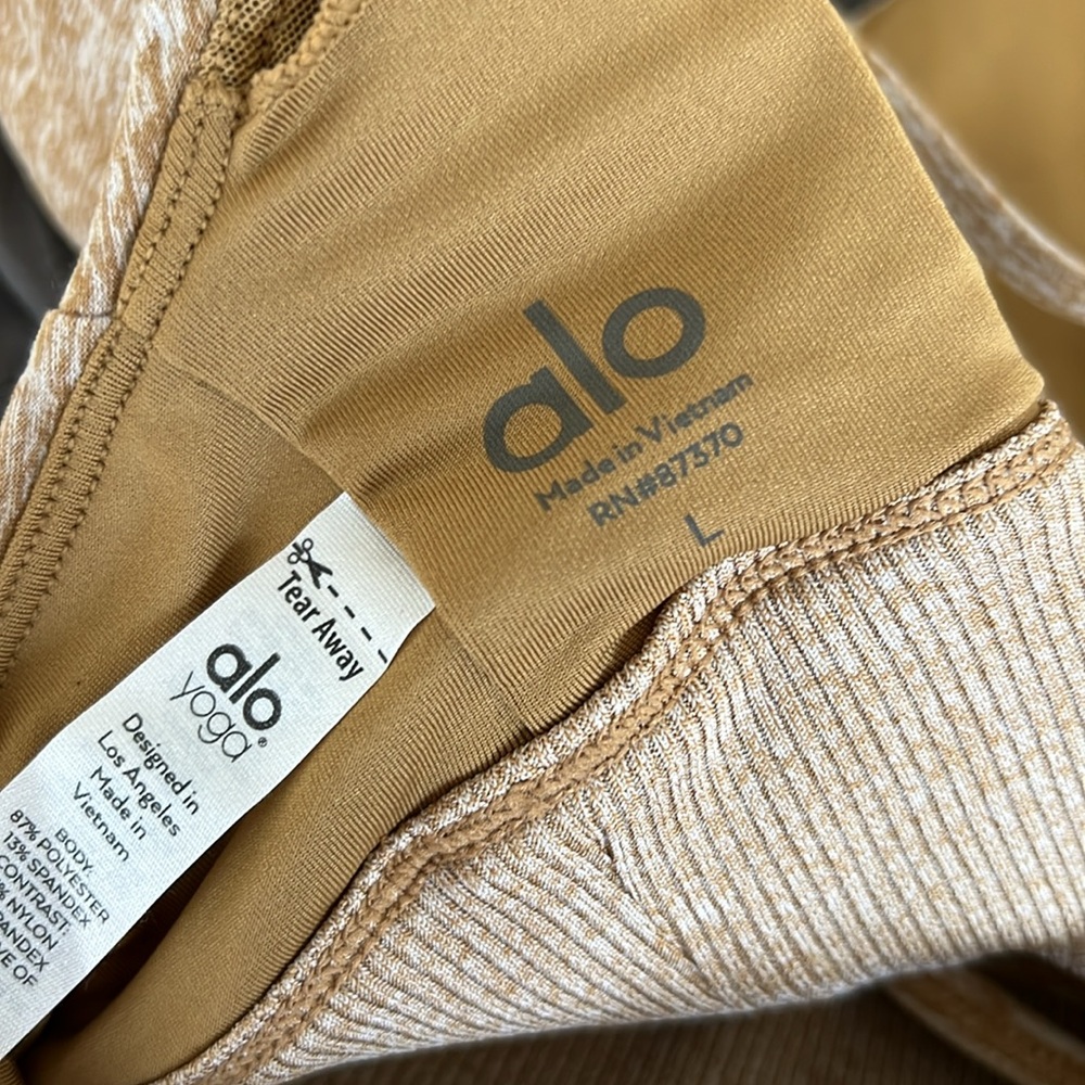 ALO Yoga Lush Strappy Back Sport Bra NWT - Picture 6 of 6